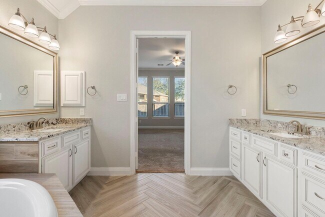 Building Photo - 18855 Collins View Dr