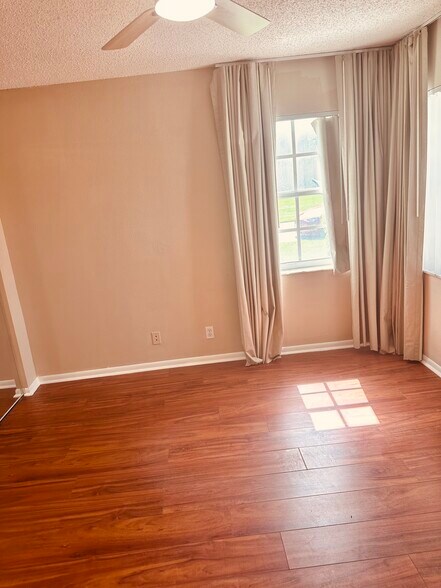 Guest Bedroom - 8108 Summer Shores Dr