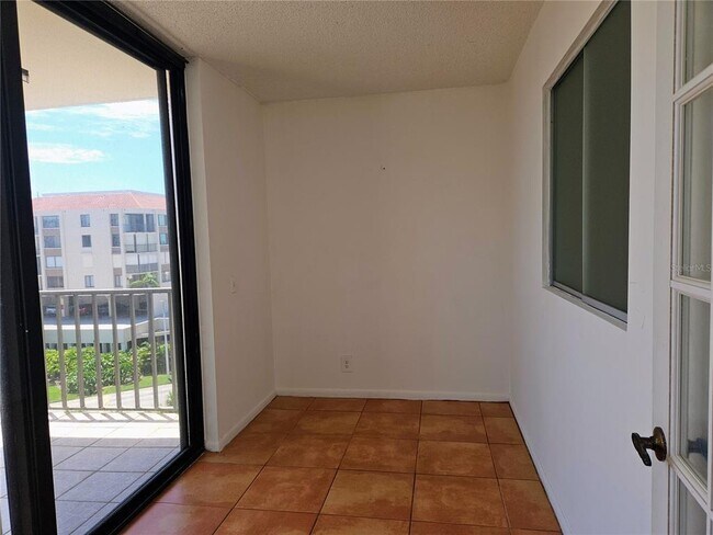 Building Photo - 6218 Palma Del Mar Blvd S