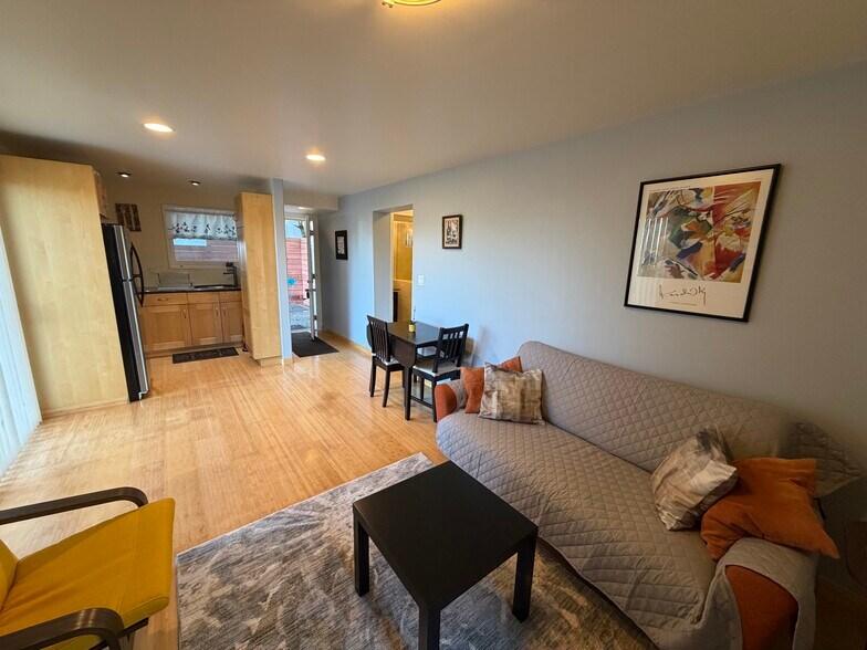 Building Photo - 216 Via La Cumbre
