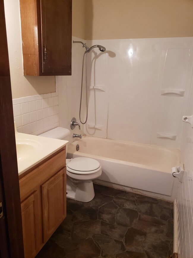 Building Photo - 2026 S Barcliff Ave