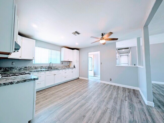 Building Photo - 4 bed with Dual master bedrooms and Solar ...