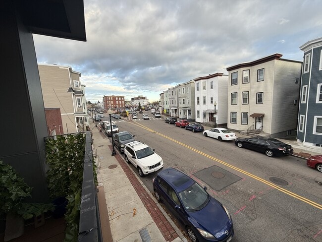 Building Photo - 946 Saratoga St