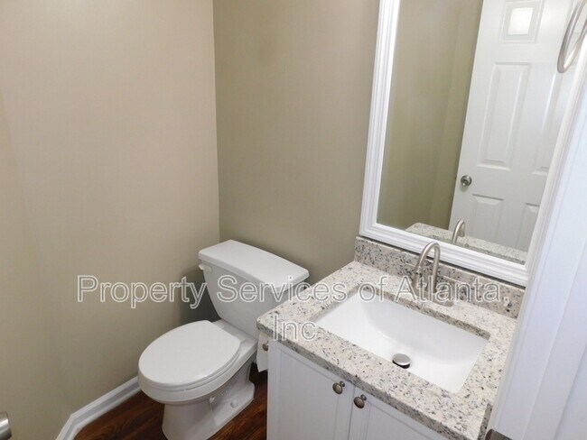 Building Photo - 202 Woodland Way