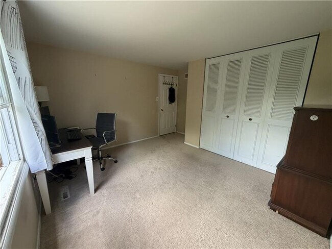 Building Photo - 1376 Pheasant Cir