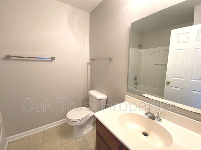 Building Photo - 237 Border Rd