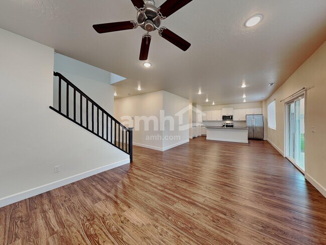 Building Photo - 954 N Barkvine Ave