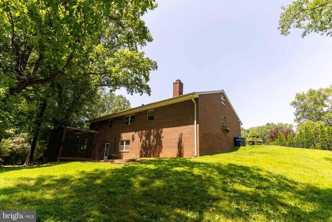 Building Photo - 6627 Hazel Ln