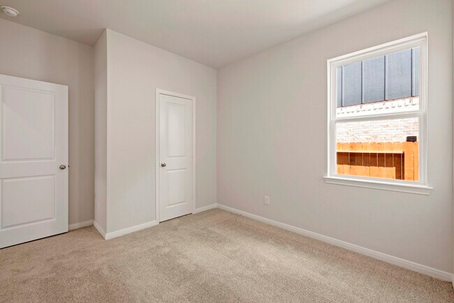 Building Photo - 7619 Thrips Ln