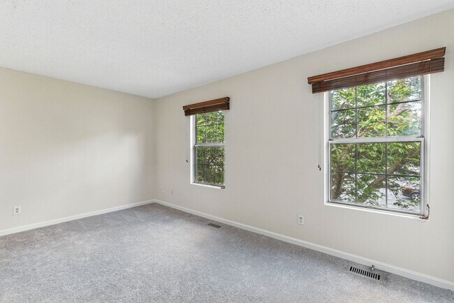 Building Photo - 505 Knollwood Ct