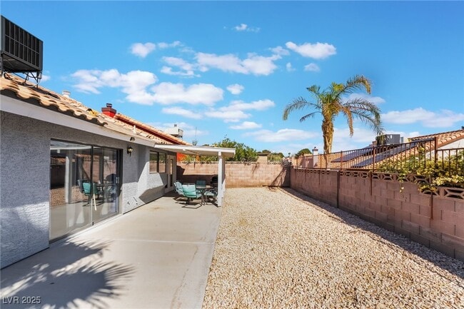 Building Photo - 7076 Gunslinger St