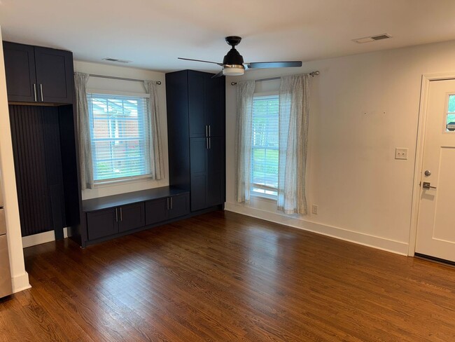 Building Photo - Beautiful Three Bedroom Home in Plaza Midwood!