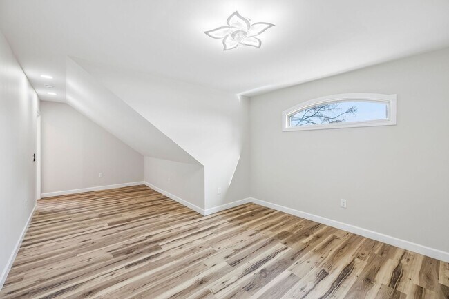 Building Photo - 211 Majestic Dr