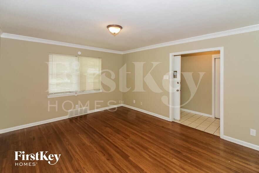 Building Photo - 5055 Woodlark Ave