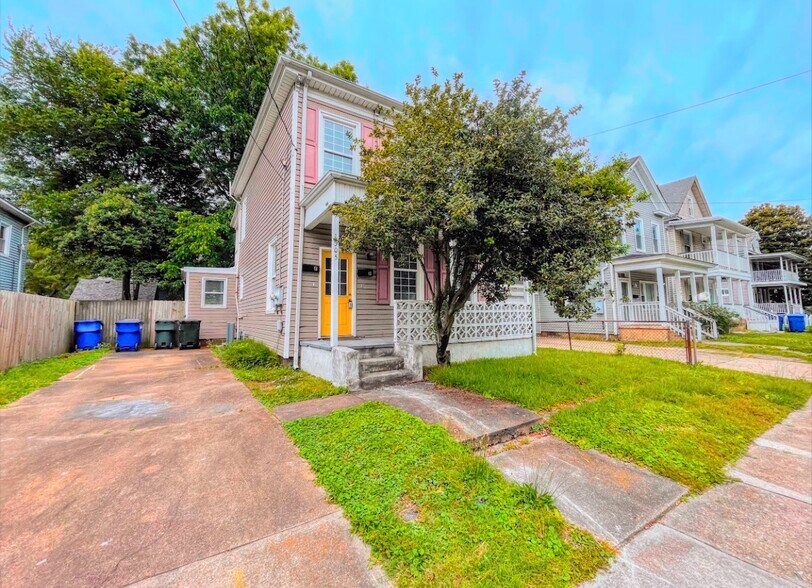 Building Photo - 1305 38th St