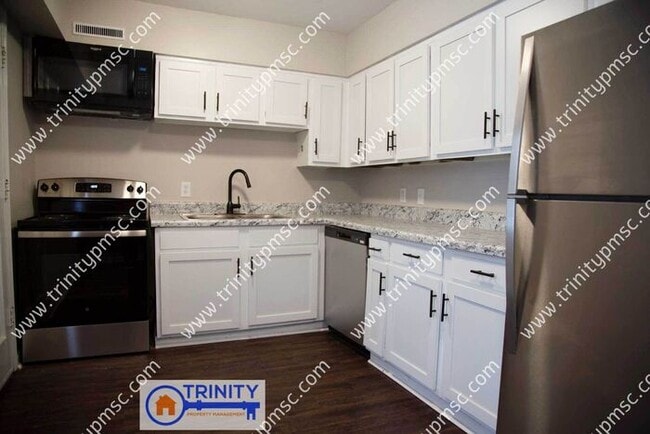 Building Photo - Must See! Beautiful Two Bedroom