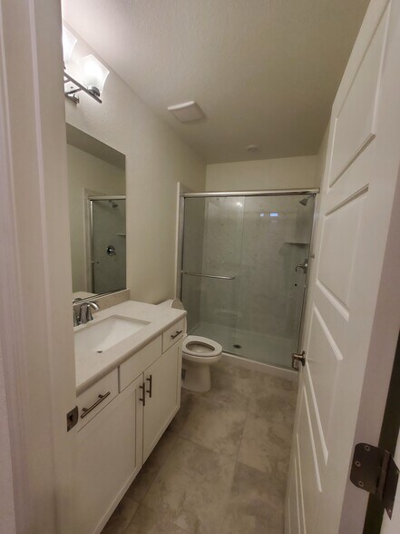 Building Photo - 4067 Stanwick Ave