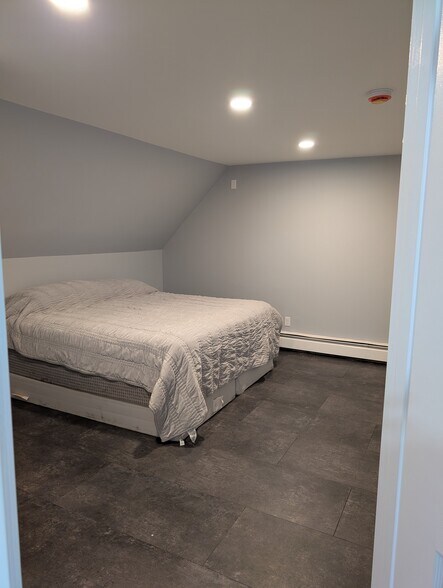 bedroom 1 - 2014 US Route 3