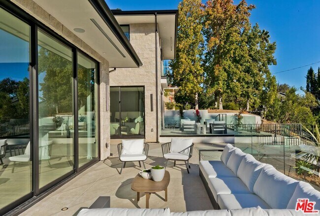 Building Photo - 16879 Mooncrest Dr