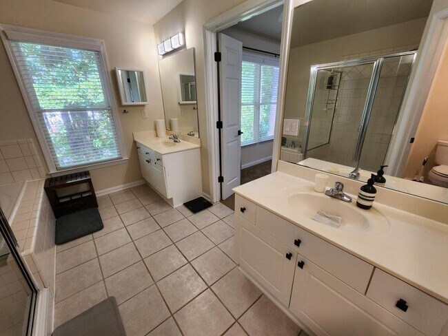 Building Photo - 1836 Rue De Montreal