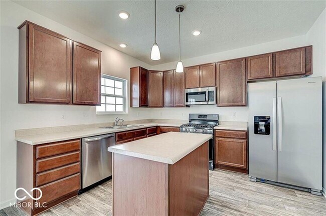 Building Photo - 5296 Maywood Dr