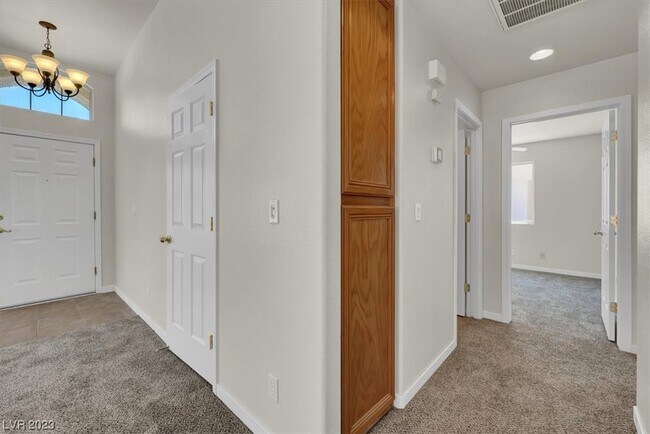 Building Photo - 5405 Ravana Ave
