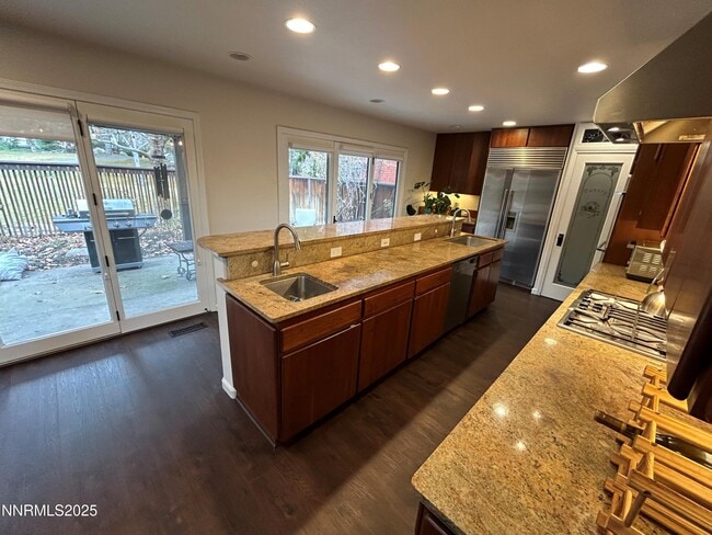 Building Photo - 655 E Riverview Cir