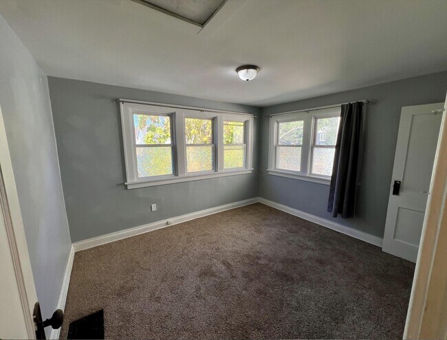 Building Photo - 212 E Hudson St