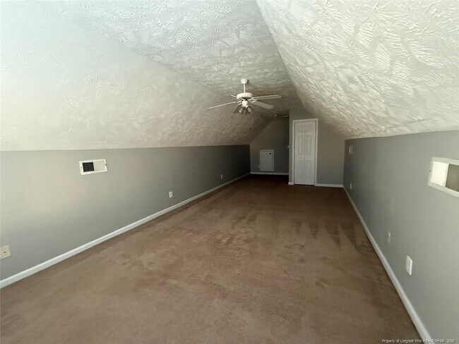 Building Photo - 8420 Deertrot Dr