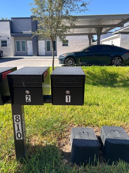 Building Photo - 810 Athol St