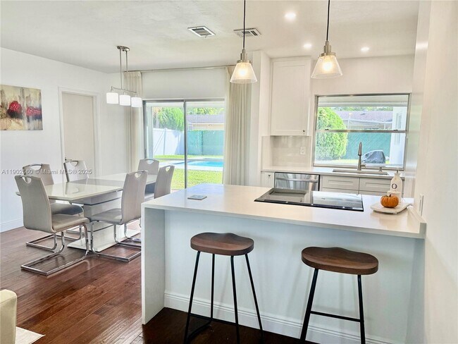 Building Photo - 8 Tam O Shanter Ln