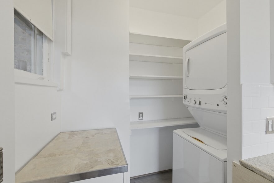 Building Photo - 814 Mulford St