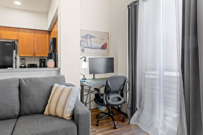 Building Photo - Downtown Island Hideaway -Mid Term Condo