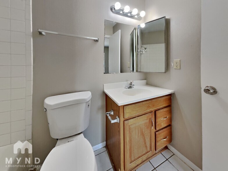 Building Photo - 821 Joan D Arc Ave