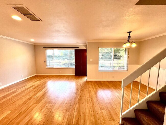 Building Photo - Recently Redone Danville 3Bed/2.5BA Two St...