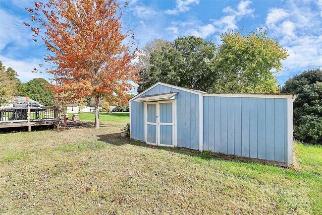 Building Photo - 4227 Deerfield Dr