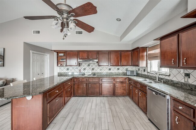 Building Photo - 124 N Mae Cir