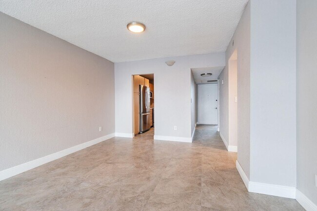 Building Photo - 7980 N French Dr