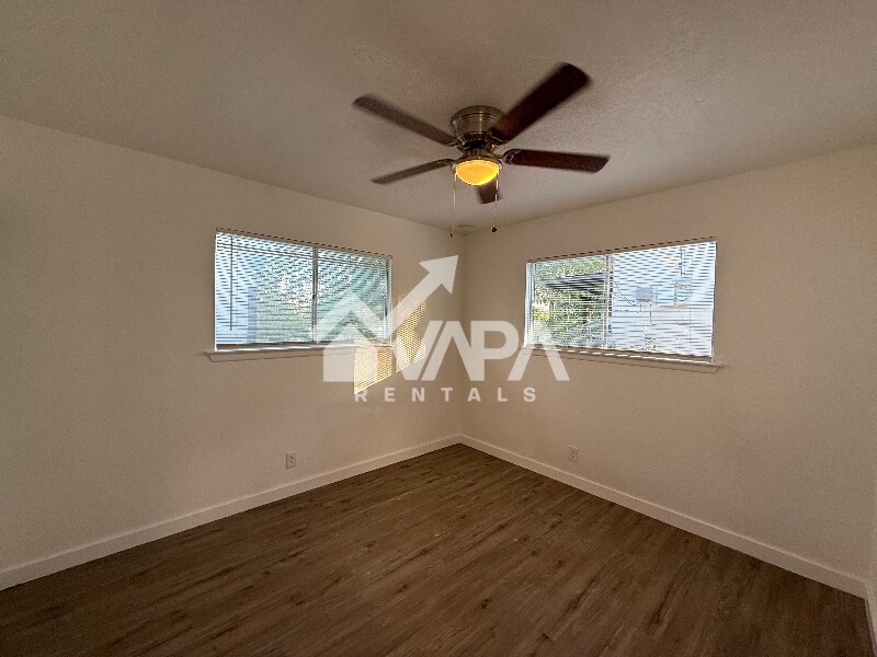 Building Photo - 1906 Wilsons Creek St