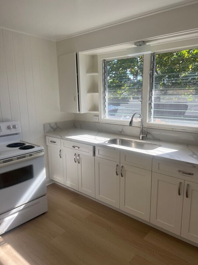 Building Photo - Oneula