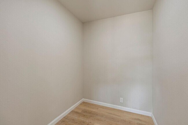 Building Photo - 1204 Spearson Ln