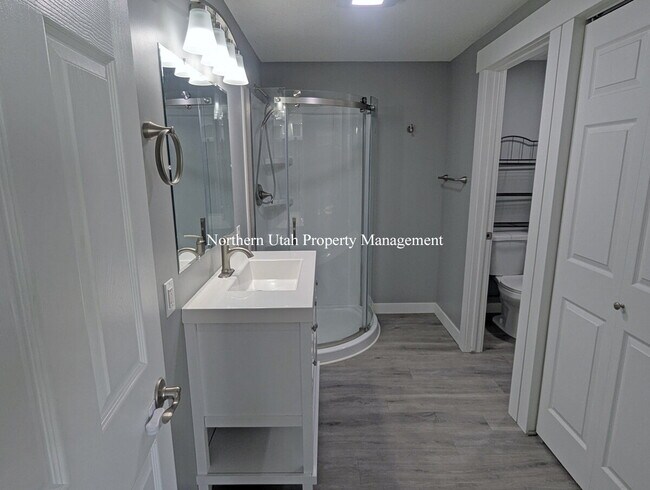 Building Photo - 6 Bed 3 Bath Home with Everything!