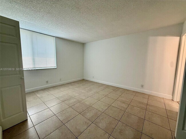 Building Photo - 9143 SW 77th Ave