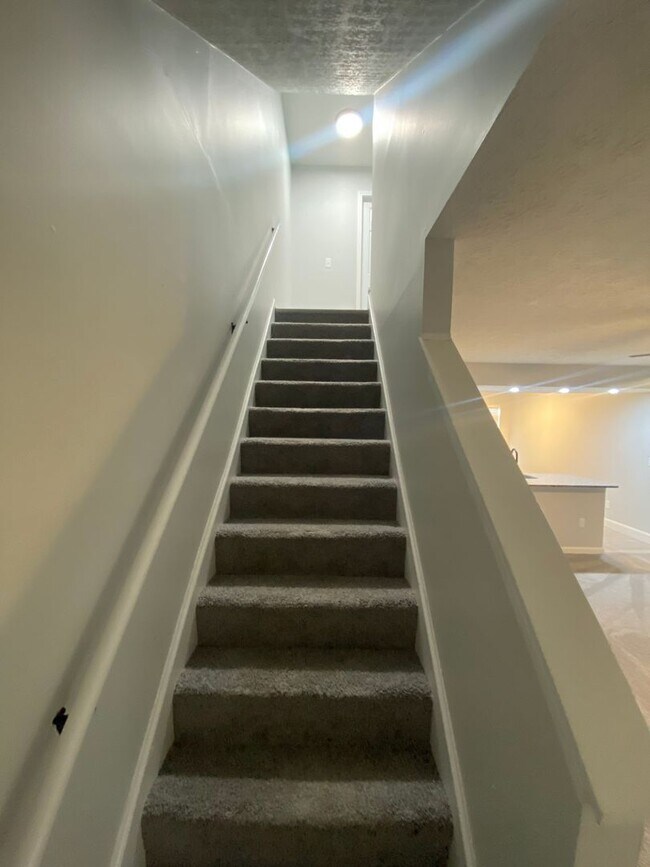 Building Photo - 3243 Summerhill Ln