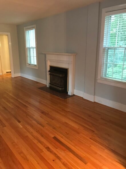 Living room - 230 Parkview Pl