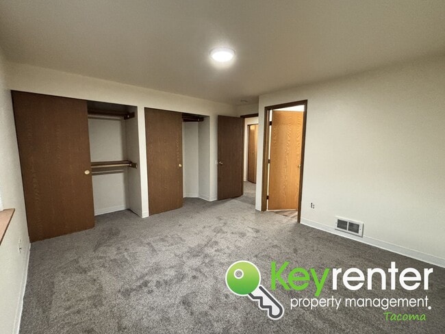 Building Photo - Spacious 3-Bedroom Home in Quiet Lakewood Cul-de-Sac