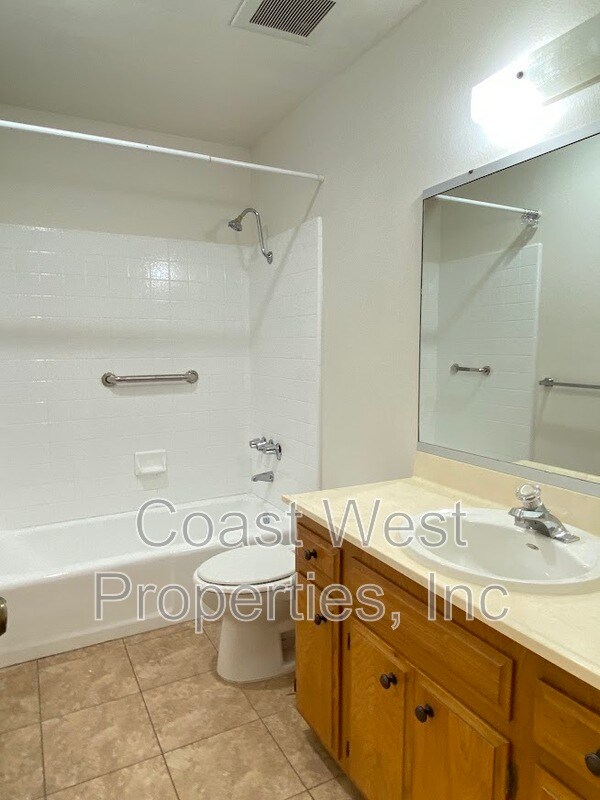 Building Photo - 1280 Goshen St