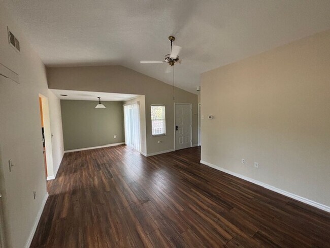 Building Photo - Serene 2 Bed 2 Bath Condo in The Heather