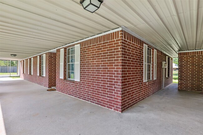 Building Photo - 27311 Kingport Dr