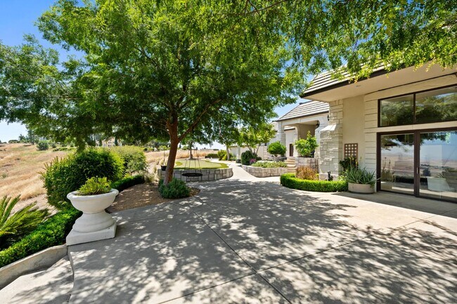 Building Photo - 14215 Killarney Dr